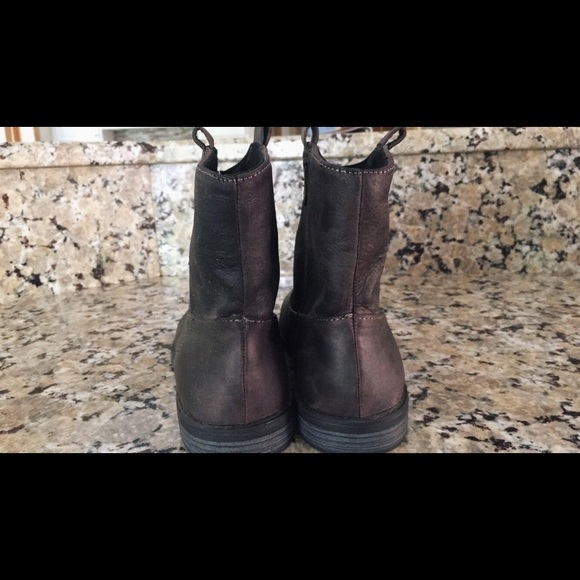 Low ankle black boots - Picture 1 of 4